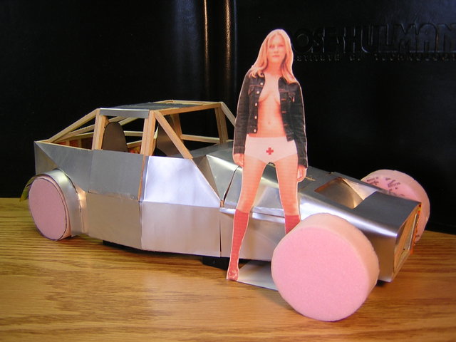 model w/ scale Kirsten Dunst